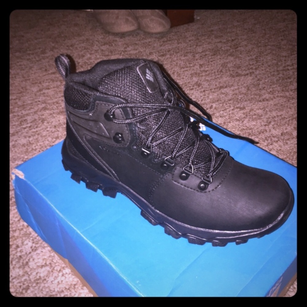 Brand new boots, great for working outdoors!!!